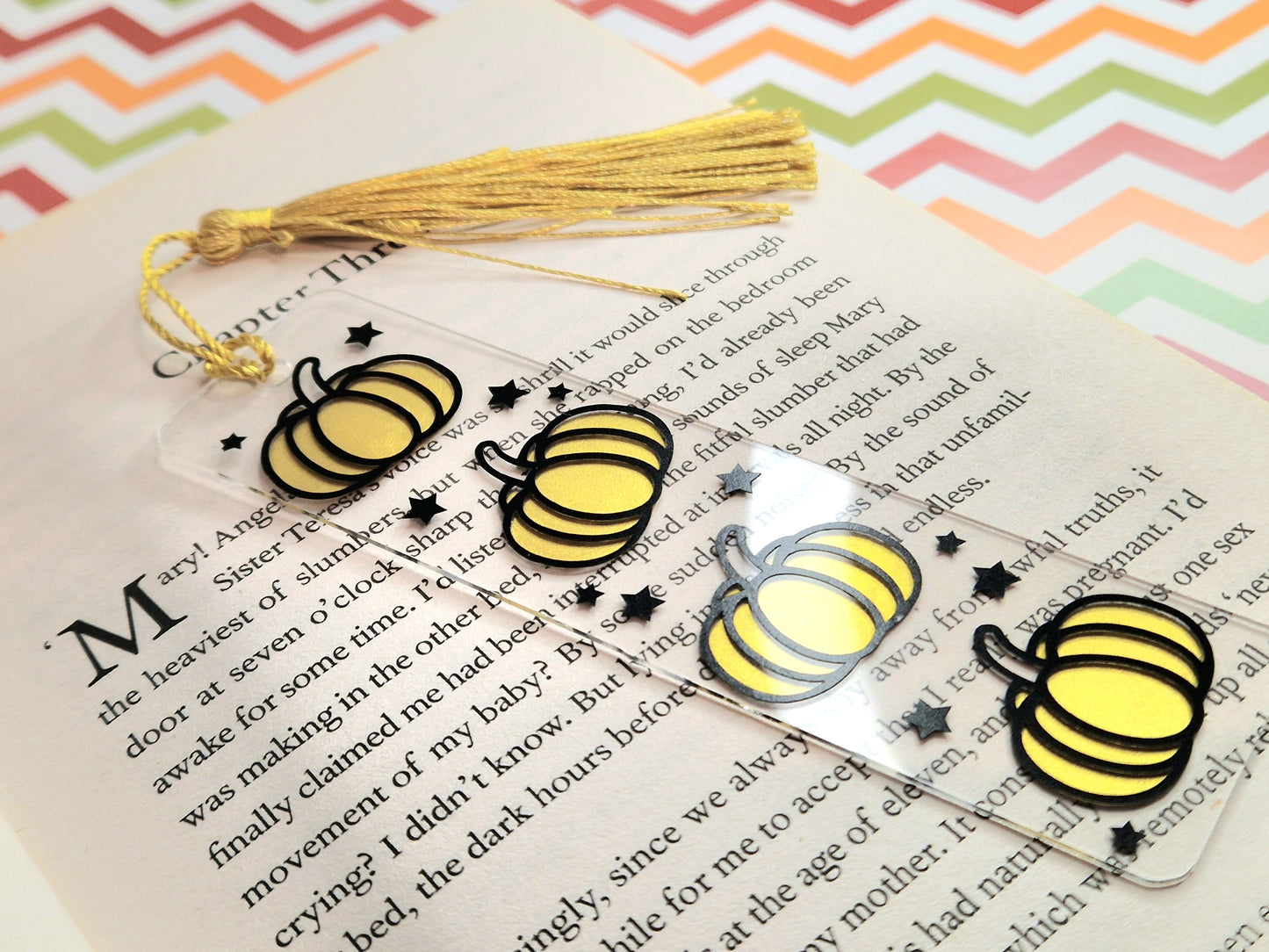Golden Pumpkin Halloween Acrylic Bookmark | Premium Bookmark | Handmade | Gift Idea | Spooky Season | Autumn gifts | Book lover | Black/Gold